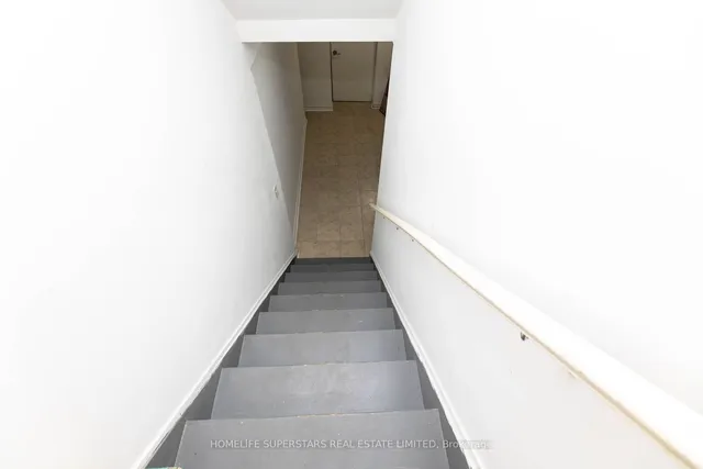 Additional image 32 of 39 Arborview Cres