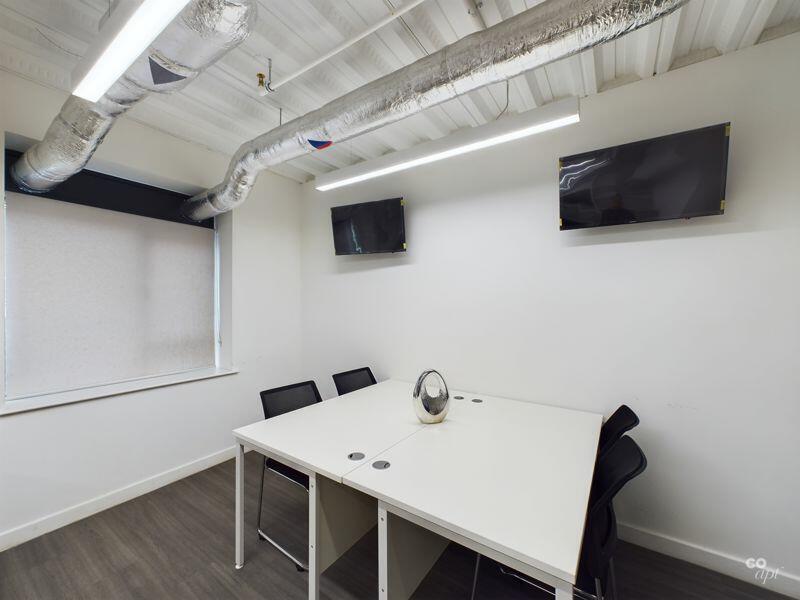 Additional image 5 of Holden Court -Platinum Studio