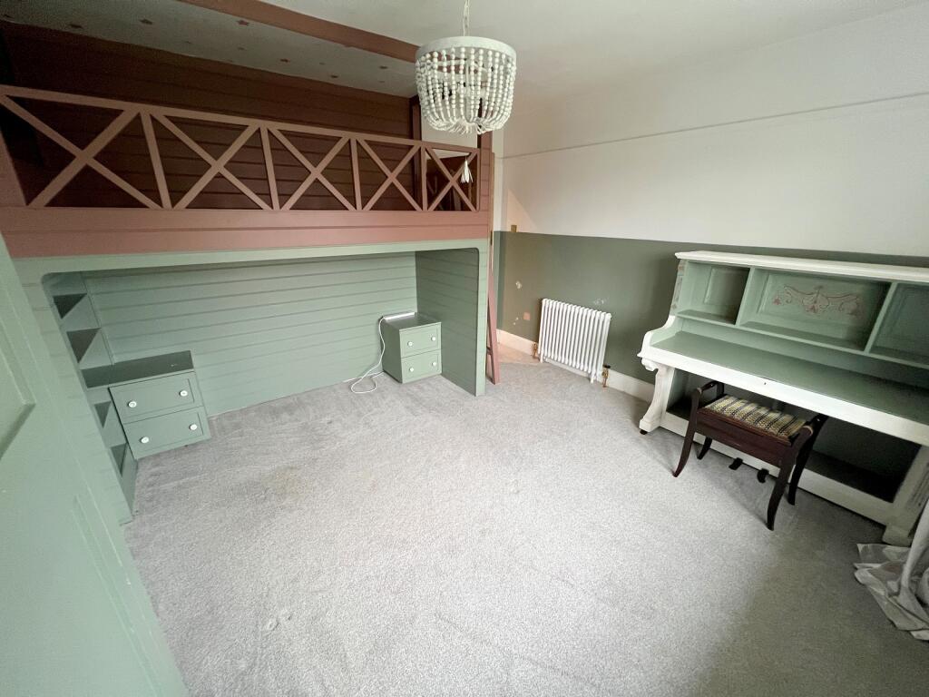 Additional image 12 of Barton Court Avenue, Barton On Sea, New Milton, Hampshire. BH25 7ES