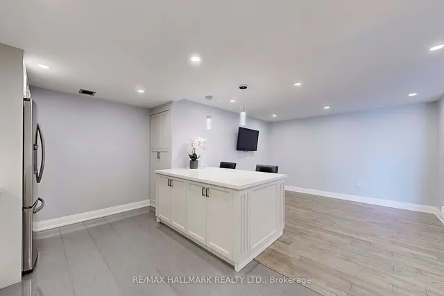 Additional image 11 of 65 Skymark Dr Unit 1707