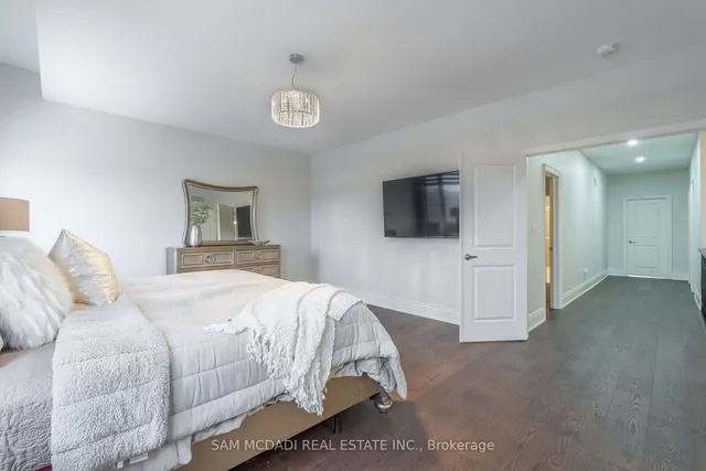 Additional image 22 of 249 Agro St