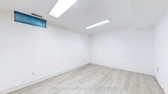 Additional image 34 of 77 Roxanne Cres