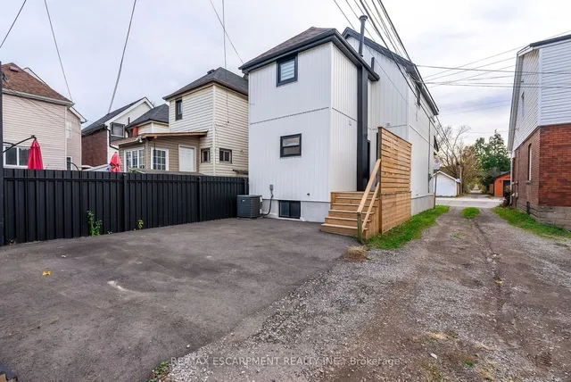 Additional image 21 of 71 Roxborough Ave