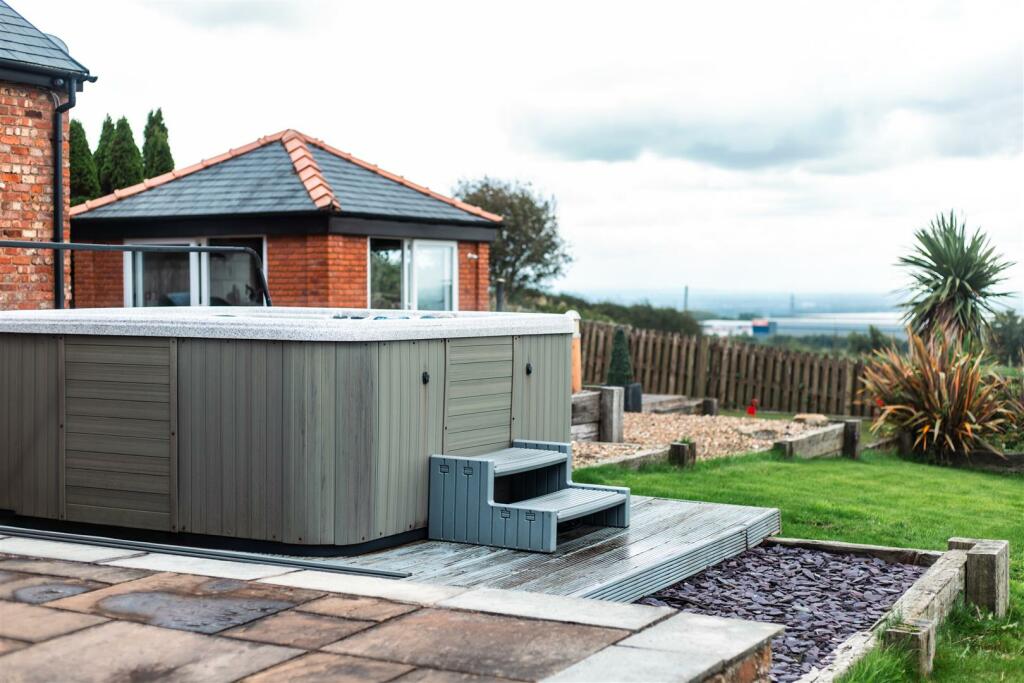 Additional image 92 of Saddlers Barn, Plodder Lane, Bolton