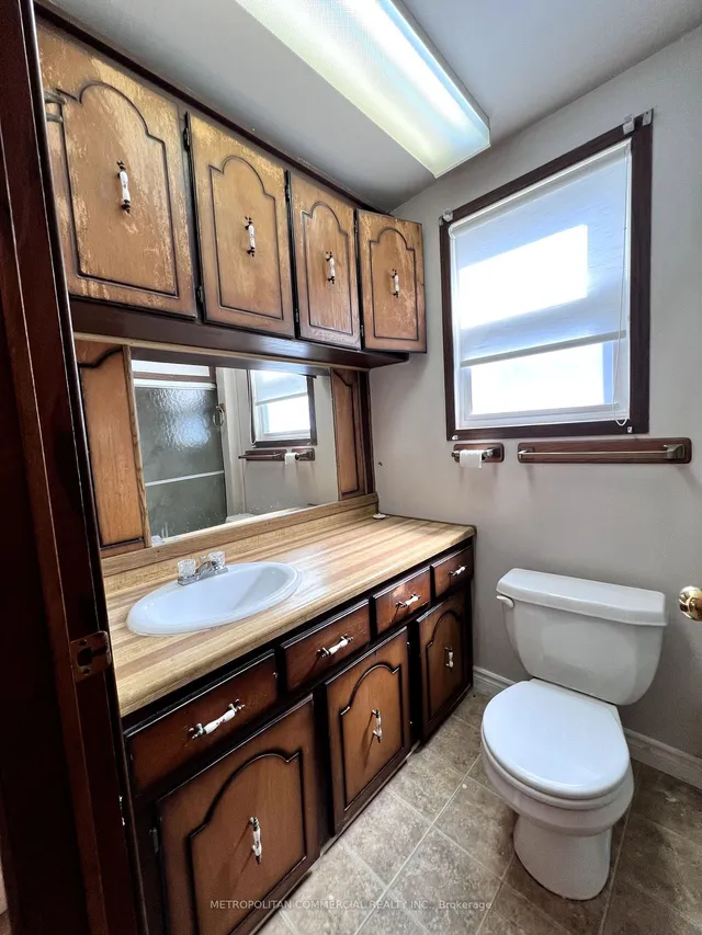 Additional image 9 of 2109 Lawrence Ave