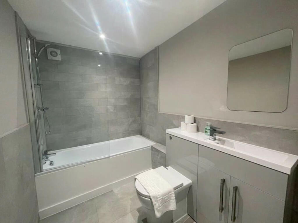 Additional image 8 of London road