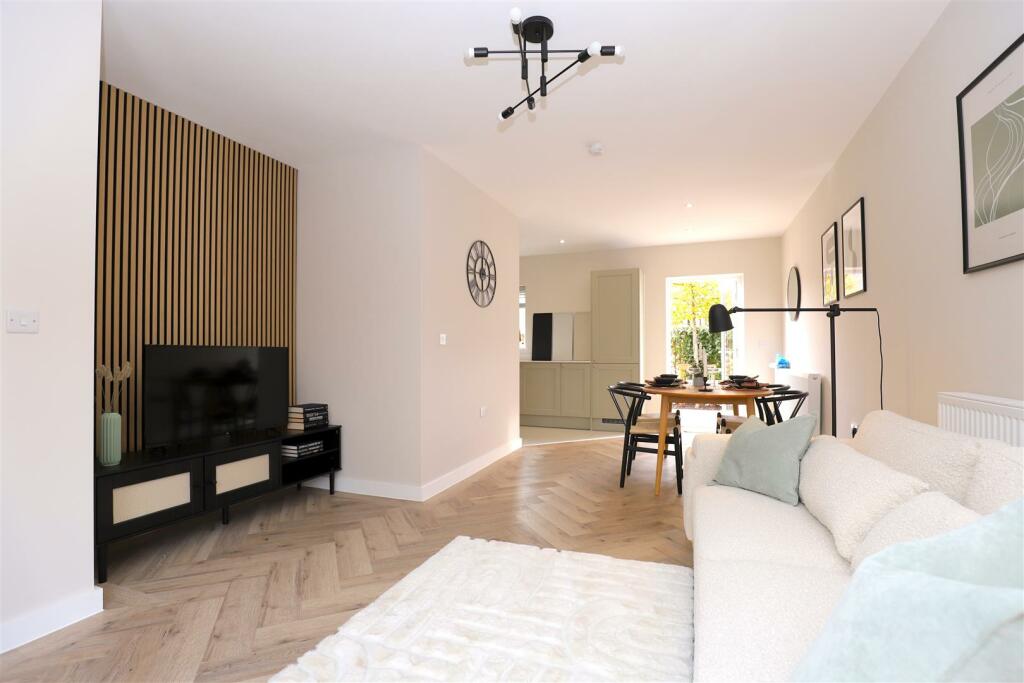 Additional image 2 of Neighbourhood, Bolton, BL1