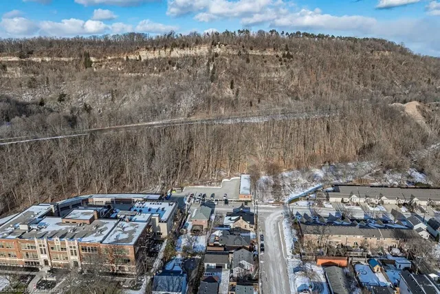 Additional image 46 of 2 Bond St