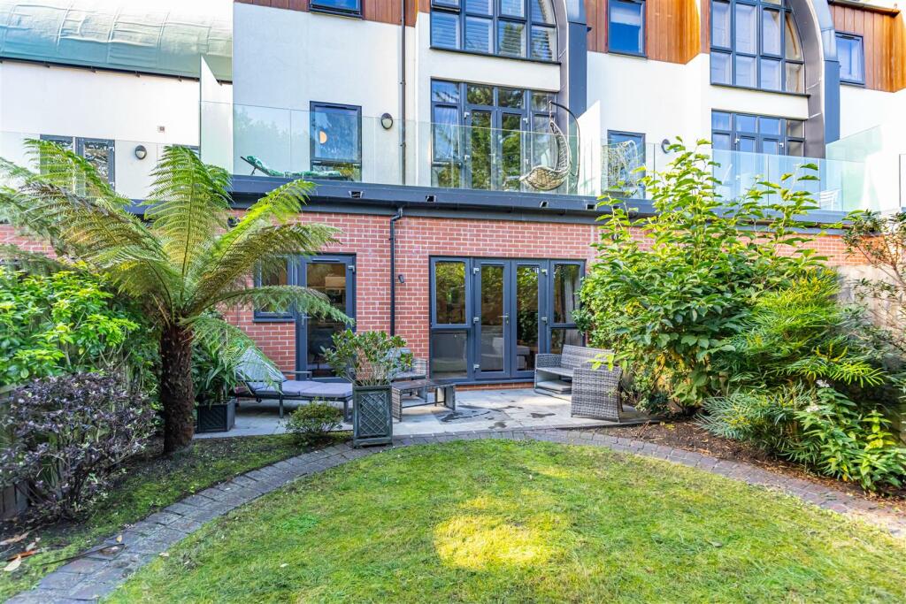 Additional image 5 of Town House in Trafalgar Mews, Nelson Road.