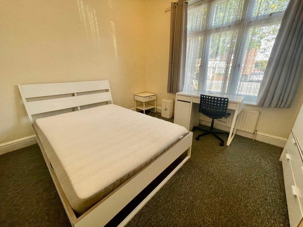 Additional image 11 of FIVE DOUBLE BEDROOM STUDENT FLAT, WINTON (P06539)