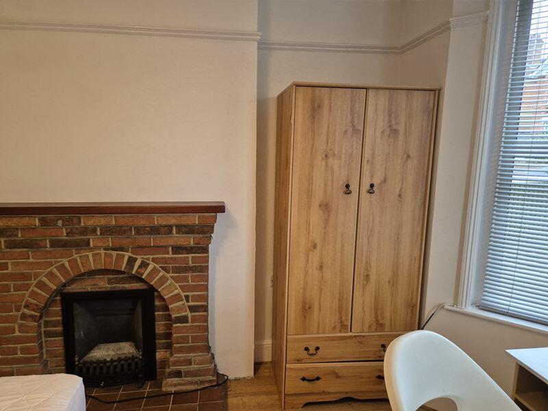 Additional image 8 of STUDENT HOUSE - 2 ROOMS AVAILABLE NOW