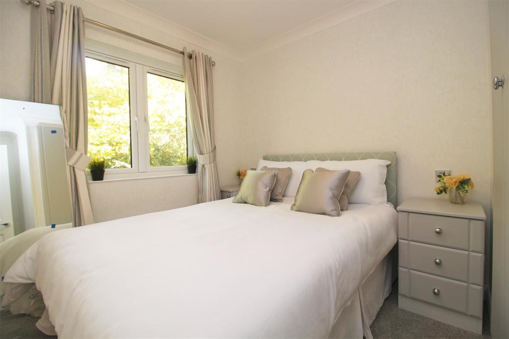 Additional image 5 of New Milton Heights, Walkford Lane, New Milton, Hampshire, BH25