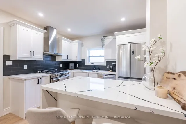 Additional image 8 of 71 Roxborough Ave