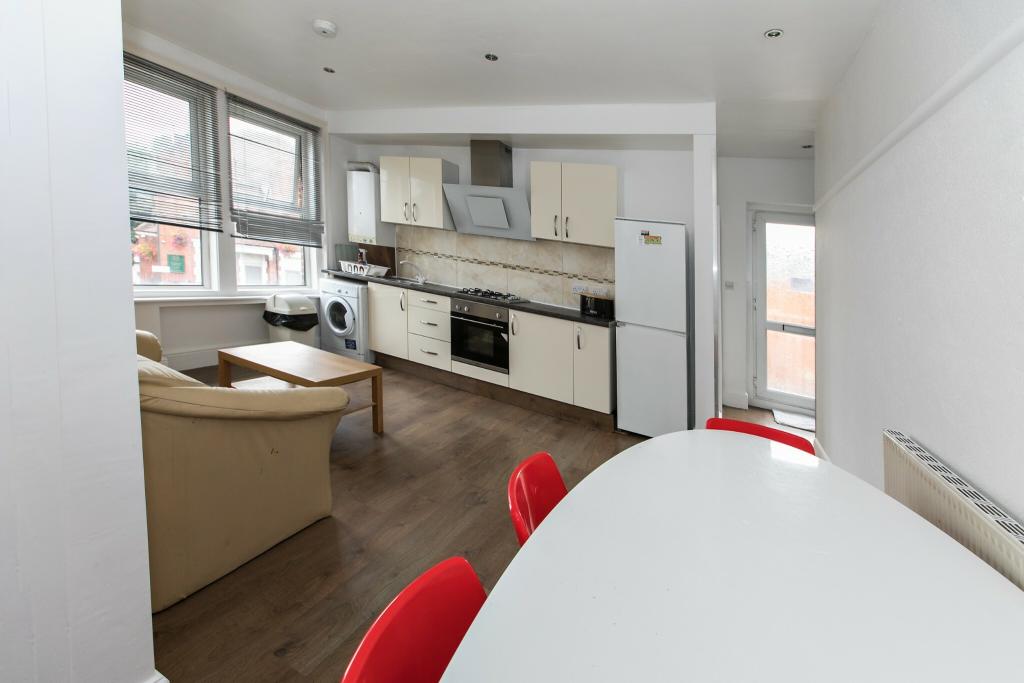 Additional image 4 of 5 Bed Student flat on Kings Road