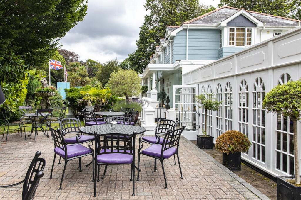 Primary image of The Lord Bute, 181-185 Lymington Road, Christchurch, BH23 4JS