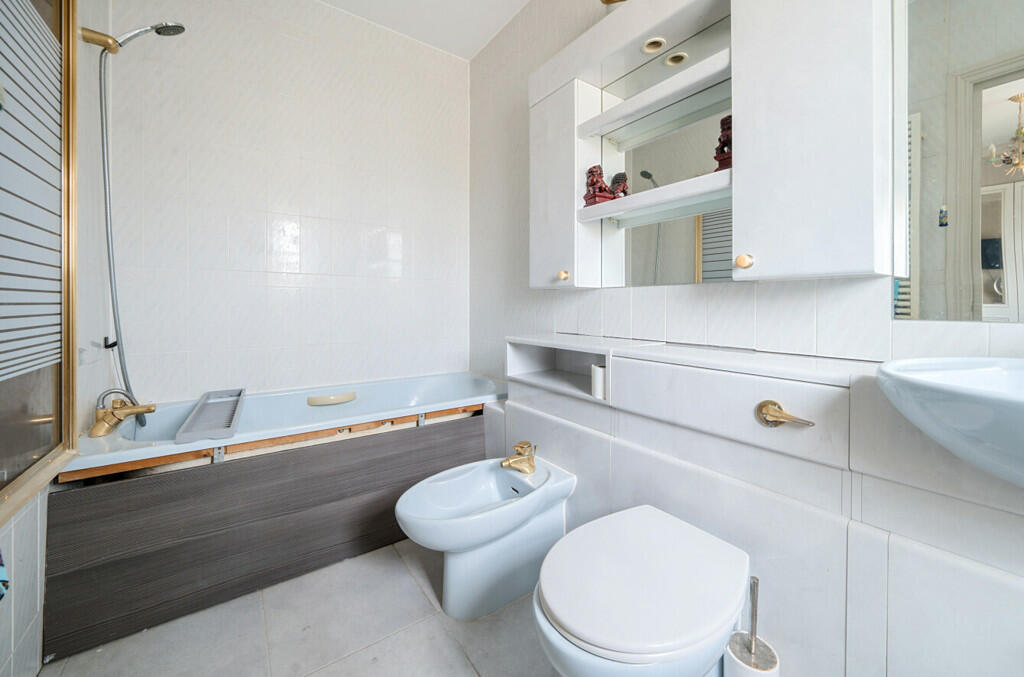 Additional image 9 of Trafalgar Gate, The Strand