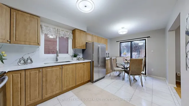 Additional image 11 of 77 Roxanne Cres