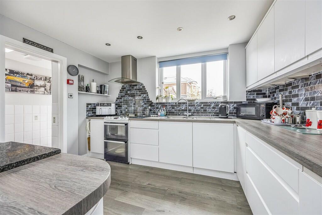 Additional image 3 of Holdenhurst Road, Bournemouth