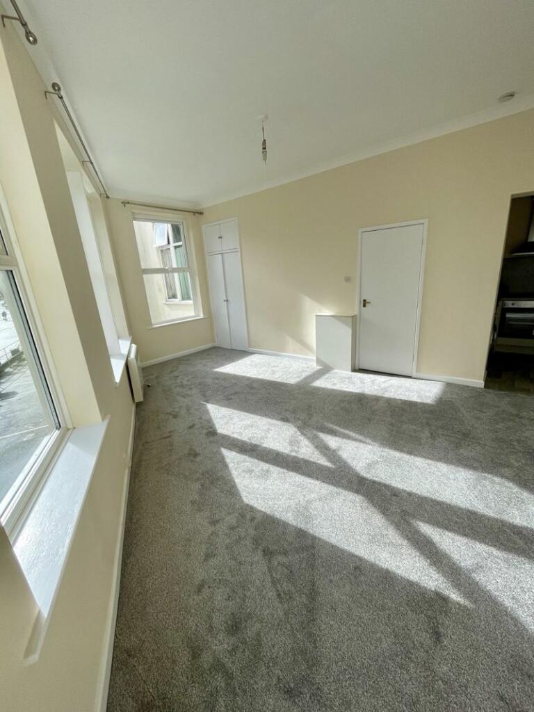 Additional image 4 of Studio Flat - Town Centre - £800 pcm