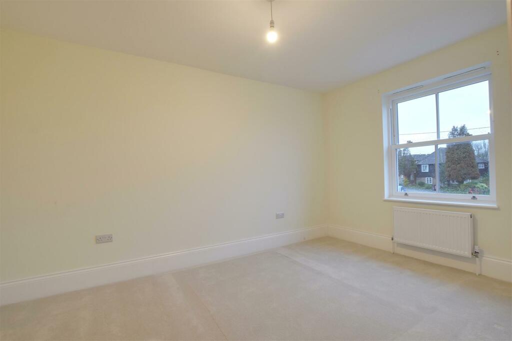 Additional image 6 of Horseshoe Place, Windmill Hill