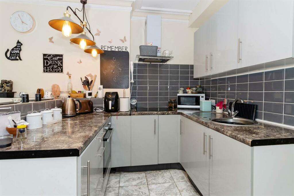 Additional image 5 of South Terrace, Littlehampton, BN17 5LE