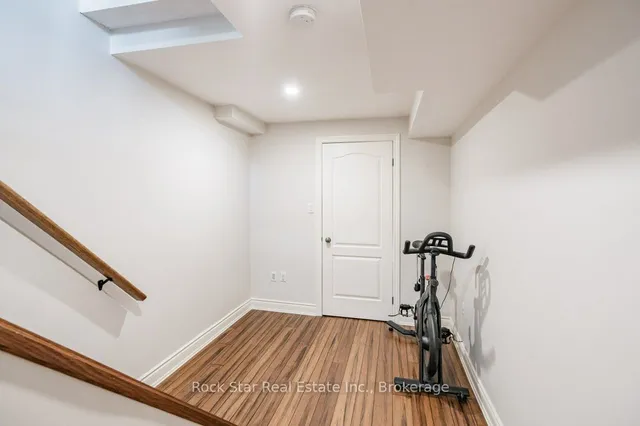 Additional image 22 of 70 Marina Point Cres