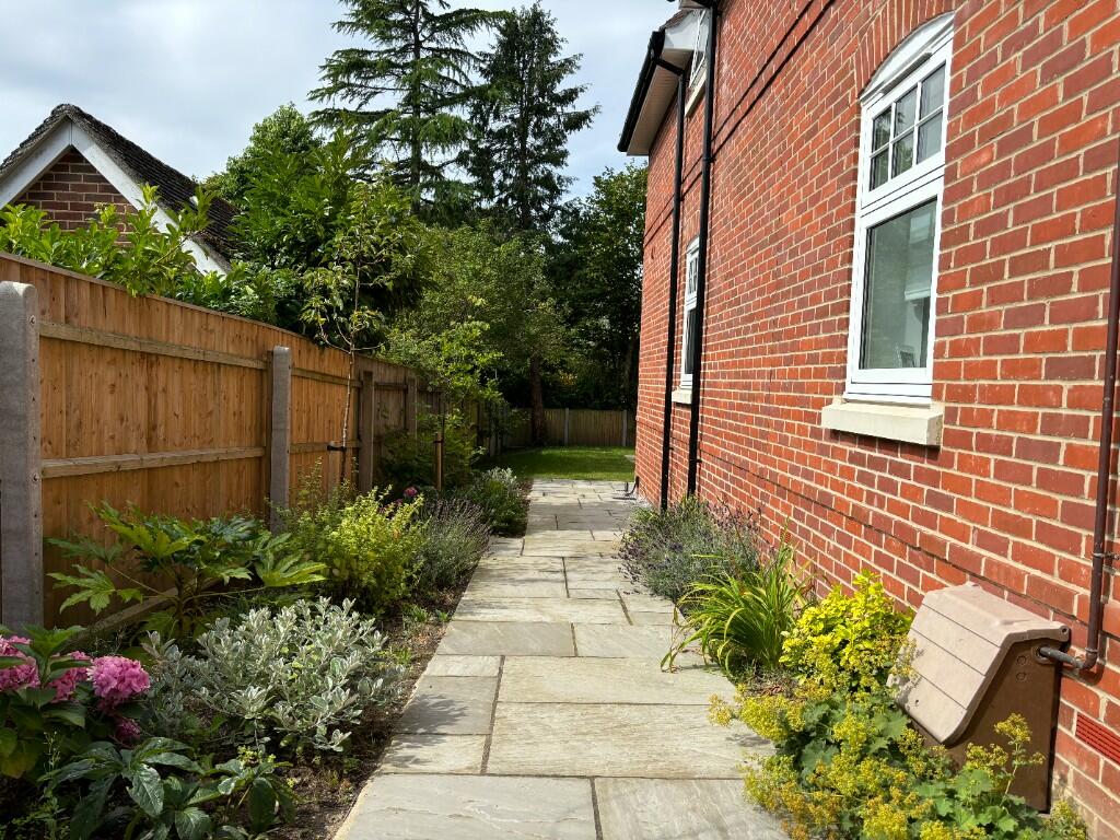 Additional image 8 of BH18 WOODLAND VIEW, Central Broadstone