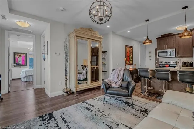 Additional image 7 of 118 King St Unit 1118