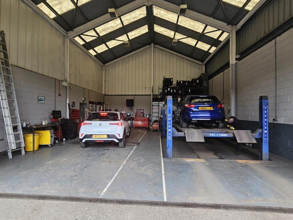Additional image 6 of WELL ESTABLISHED FREEHOLD MOT AND SERVICE CENTRE - BOLTON, BL2 6BD, Bolton