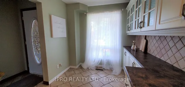 Additional image 10 of 12 Simmons Blvd