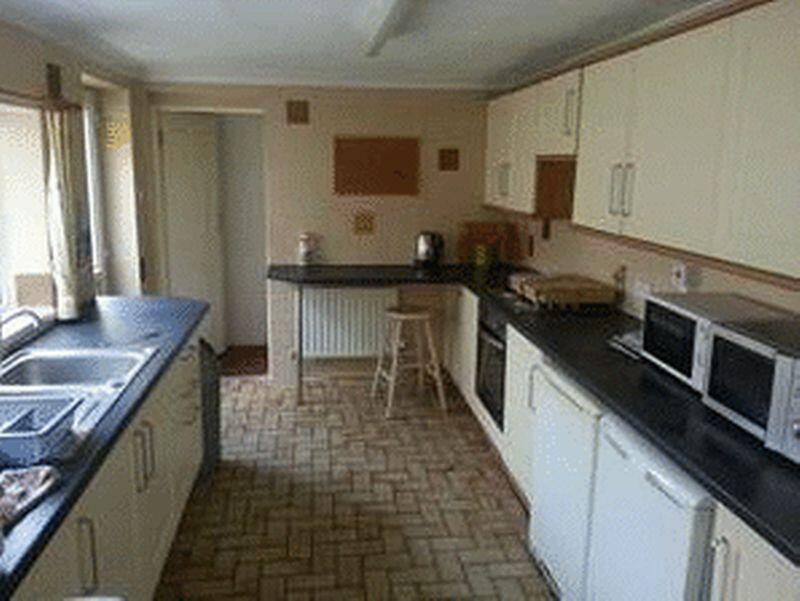 Additional image 2 of AVAILABLE FOR SEPTEMBER 2025 -FOUR BEDROOM STUDENT HOUSE AVAILABLE -Winton