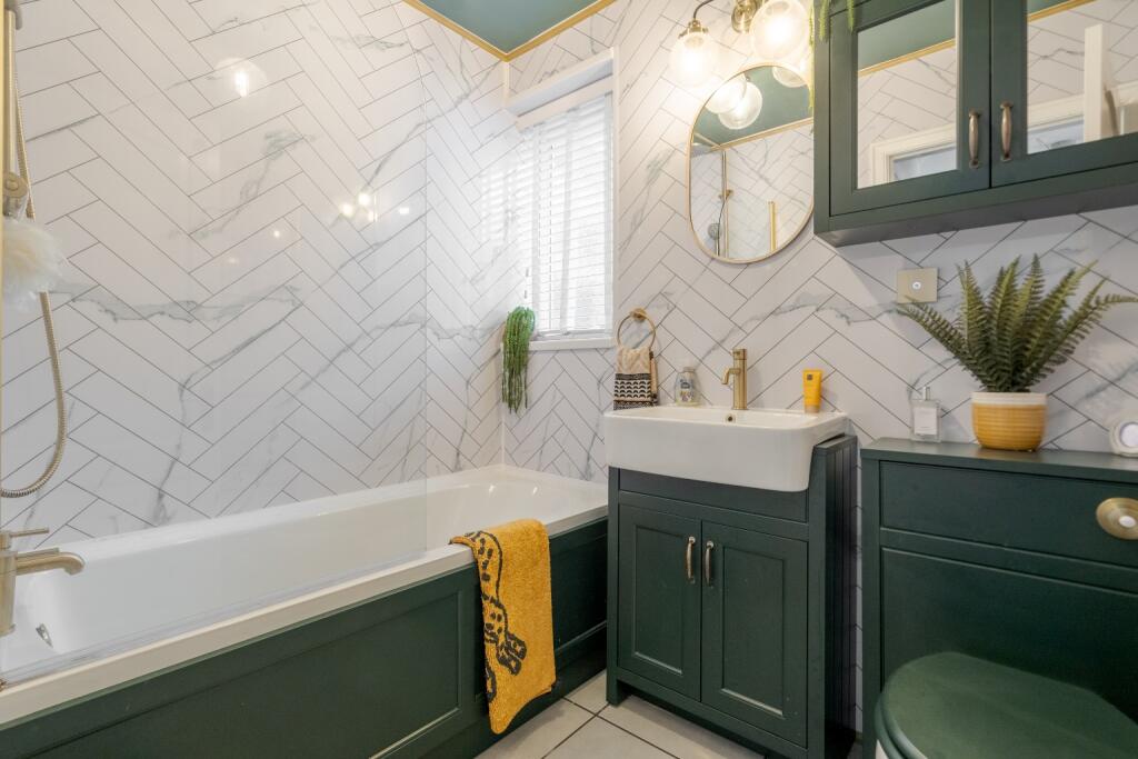 Additional image 10 of Spacious 5 Bed House with 2 Bathrooms On The Sought-After Heathfield Drive, Bolton