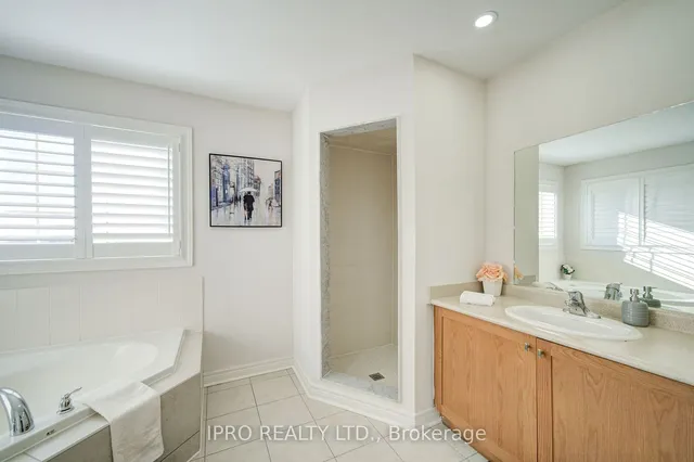 Additional image 26 of 566 Bessborough Dr