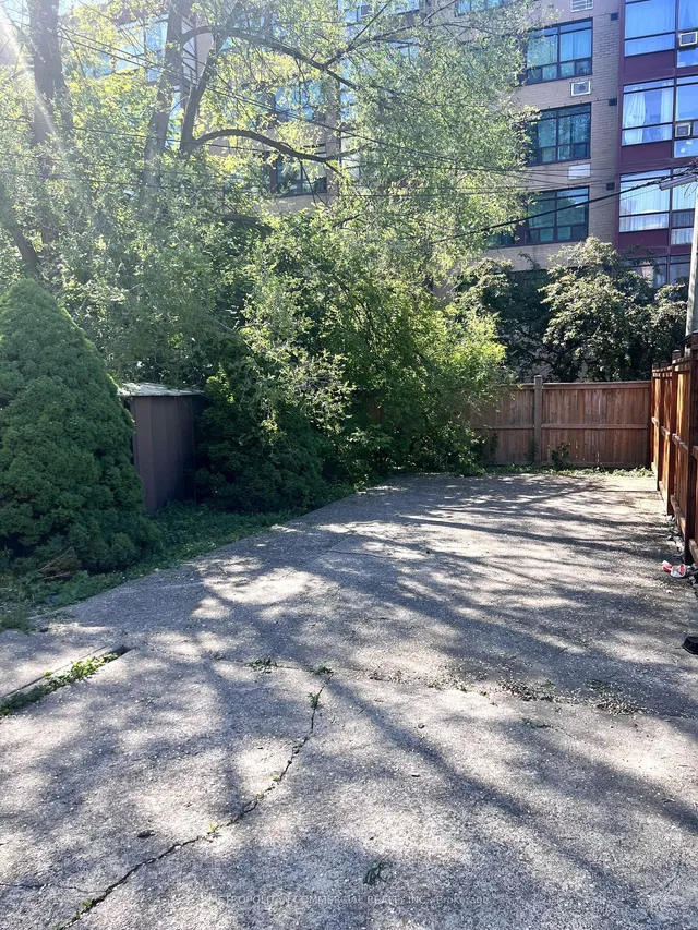 Additional image 11 of 2109 Lawrence Ave