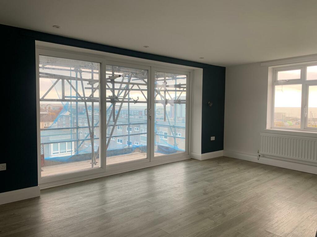 Additional image 2 of Sea Horse BN42 4AY