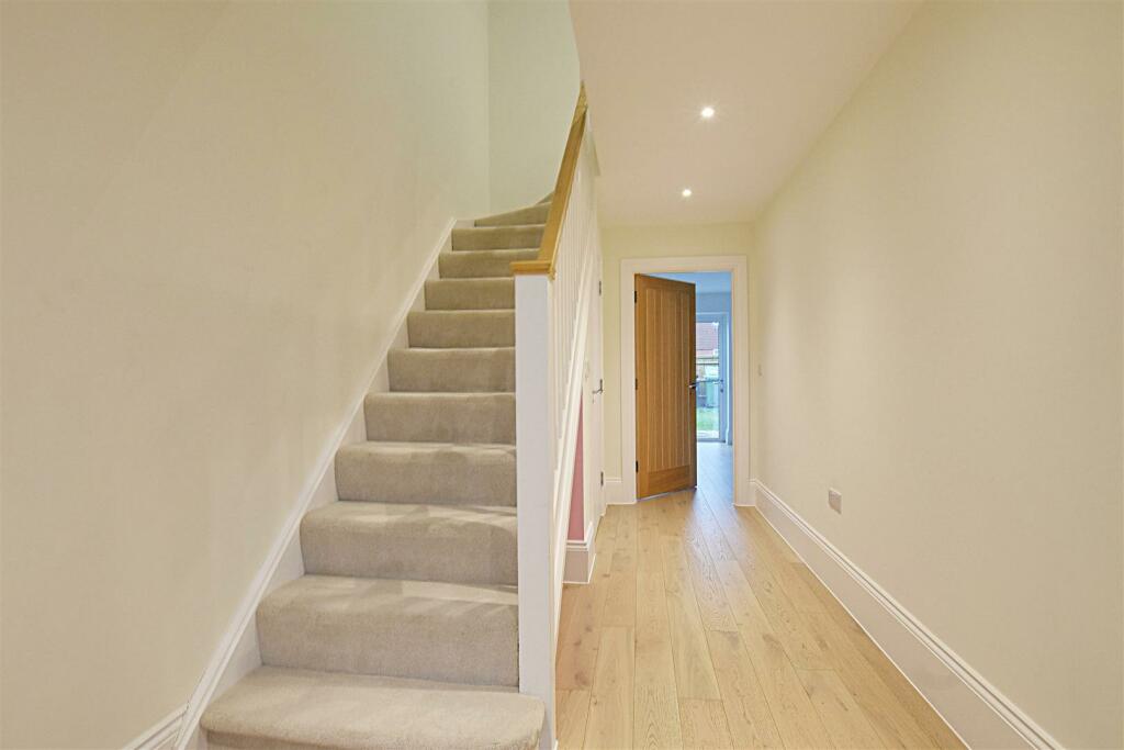 Additional image 5 of Horseshoe Place, Windmill Hill