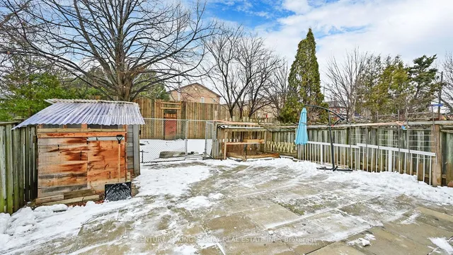 Additional image 38 of 77 Roxanne Cres