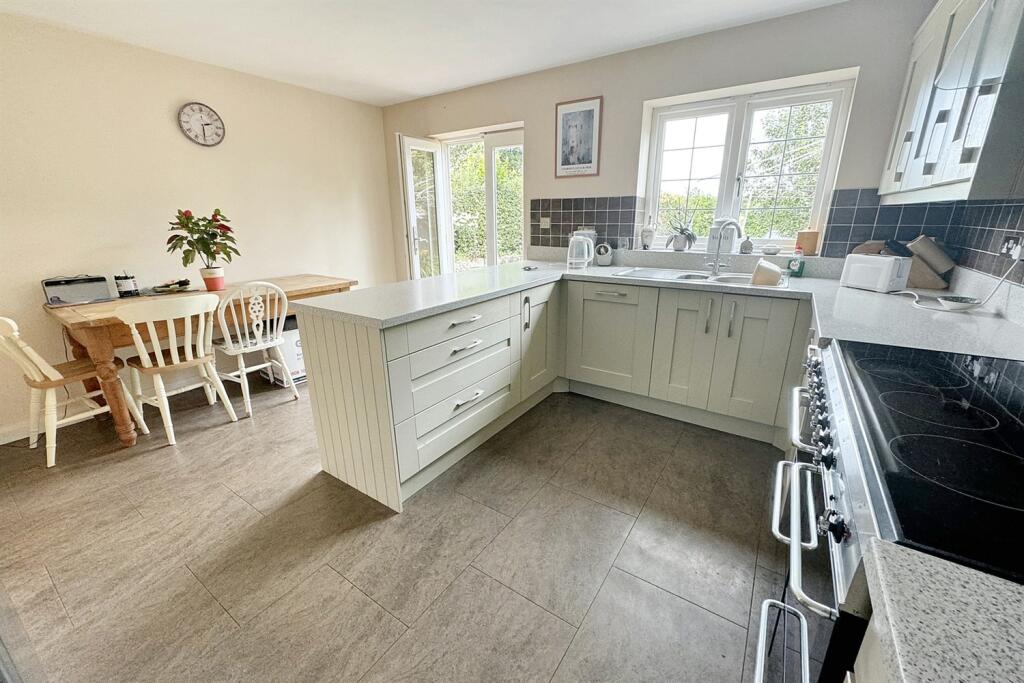 Additional image 5 of Horton