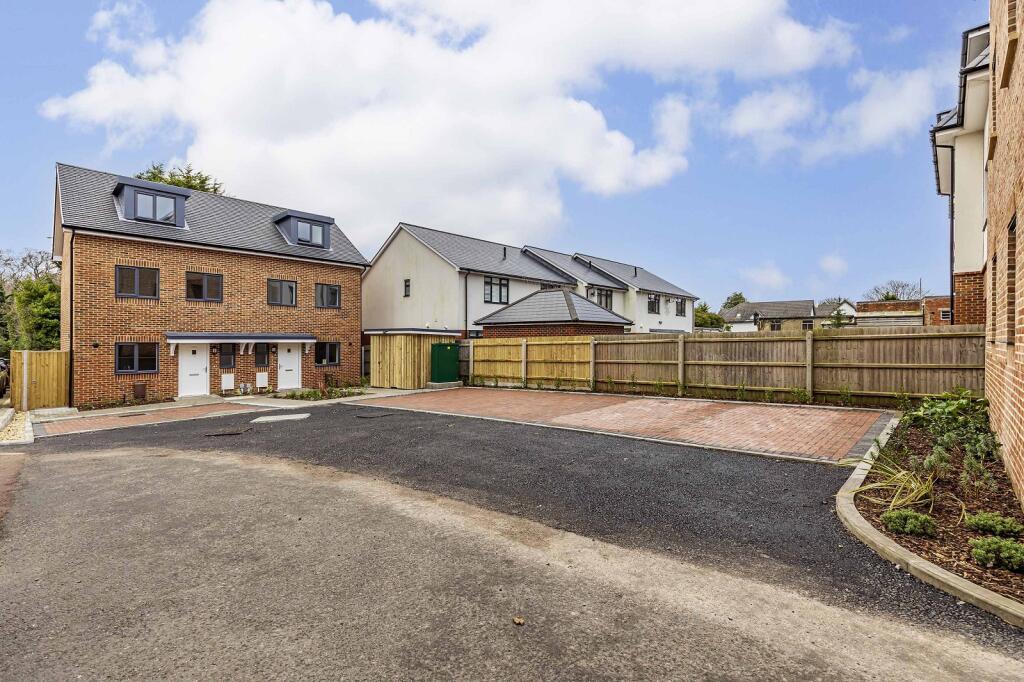 Additional image 14 of 280b Lymington Road, Highcliffe, Dorset. BH23 5ET