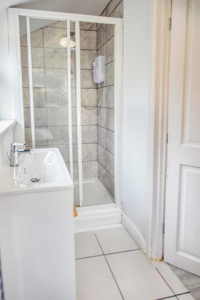 Additional image 6 of A Four Bedroom Detached House in Winton!!