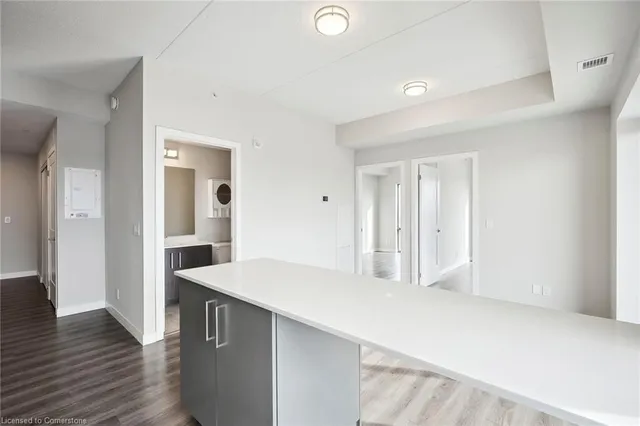 Additional image 10 of 15 Queen St S St Unit 2114