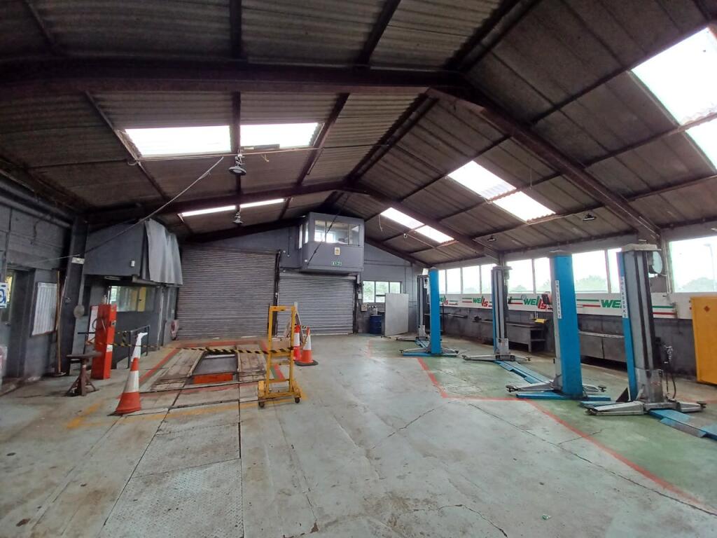 Additional image 4 of Wells Garage, Salisbury Road, Ringwood, BH24 1AU