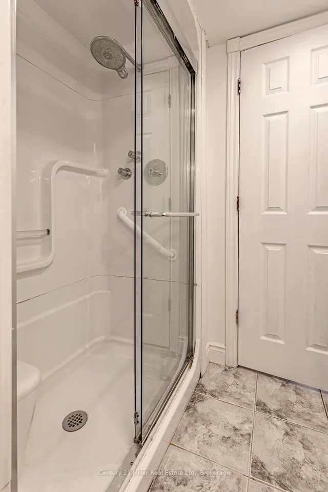 Additional image 34 of 2 Bond St