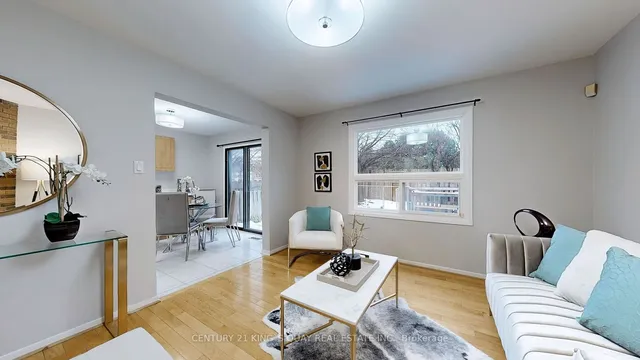 Additional image 9 of 77 Roxanne Cres