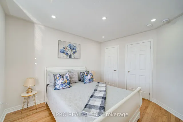 Additional image 34 of 566 Bessborough Dr