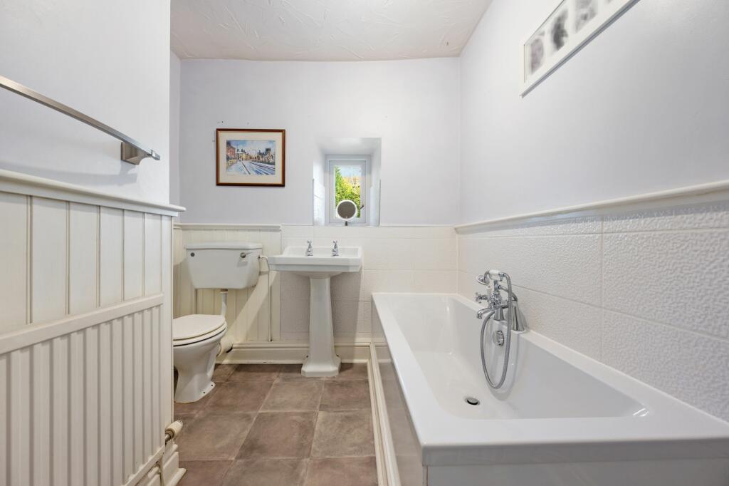 Additional image 16 of Bradshaw Road, Bolton BL2 3EW - Spacious 4-Bed Townhouse with En Suites & Dressing Rooms