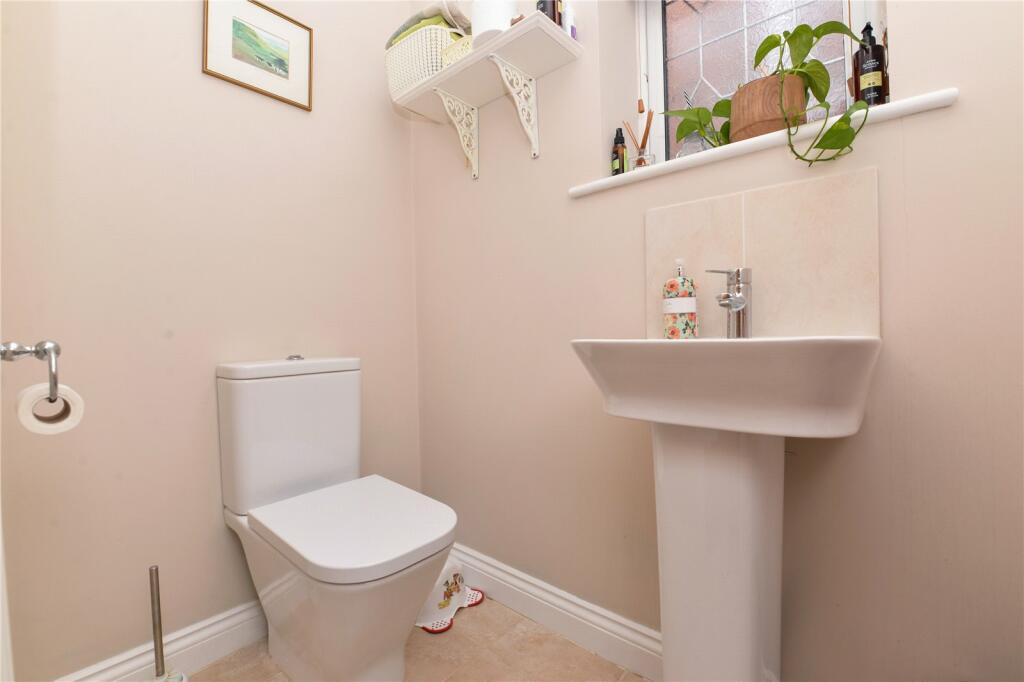 Additional image 17 of Avenue Road, New Milton, Hampshire, BH25