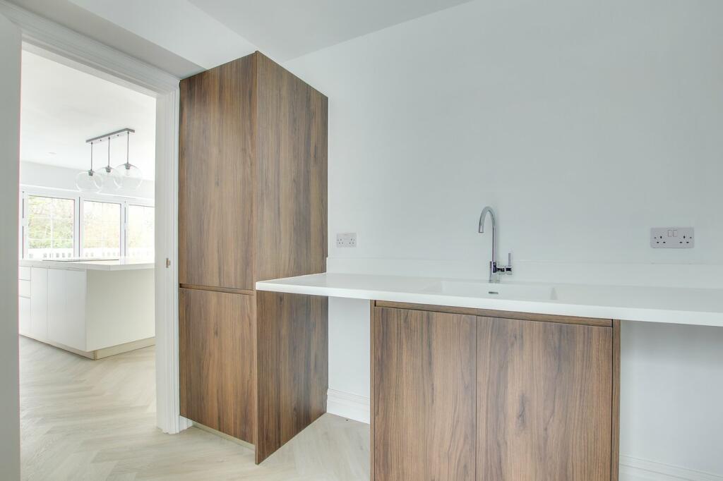 Additional image 7 of Elphinstone Road, Highcliffe, Christchurch, BH23