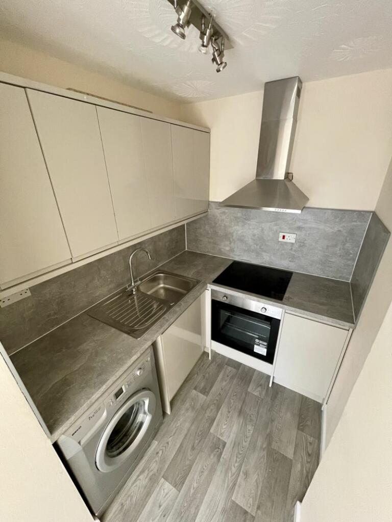 Additional image 6 of Studio Flat - Town Centre - £800 pcm