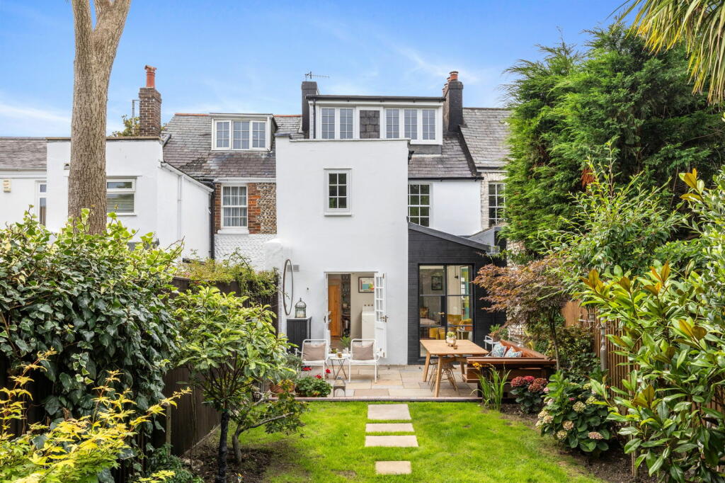 Warwick Place, Worthing, BN11 3EU